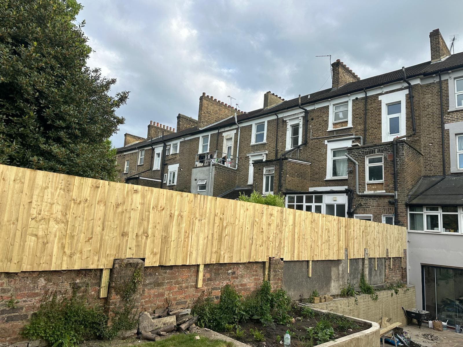Close-up of the new fencing and finished post detail